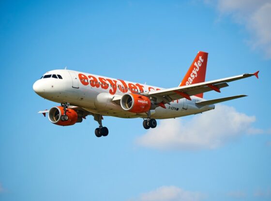 EasyJet Airbus A319 landing in Prague.